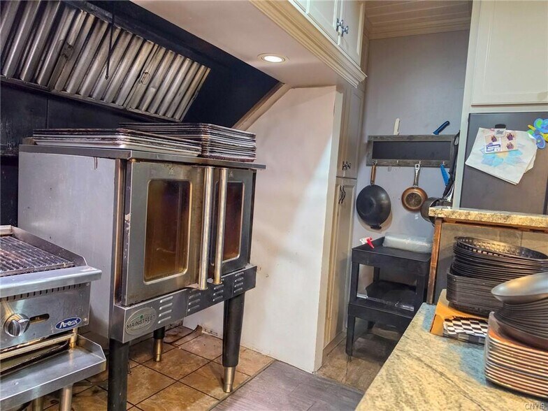 More Photos Of 6266 Lakeshore Rd, Verona Beach Restaurant For Sale