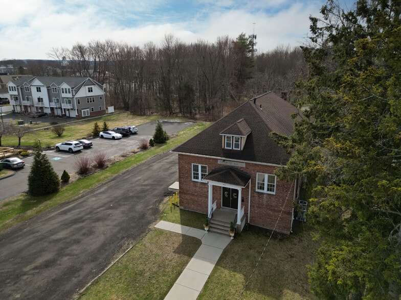 More Photos Of 43 Naubuc Ave, Glastonbury Flex For Sale