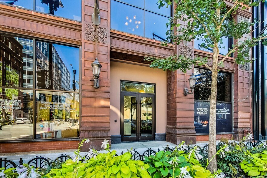 More Photos Of 601 W Randolph St, Chicago Office For Sale