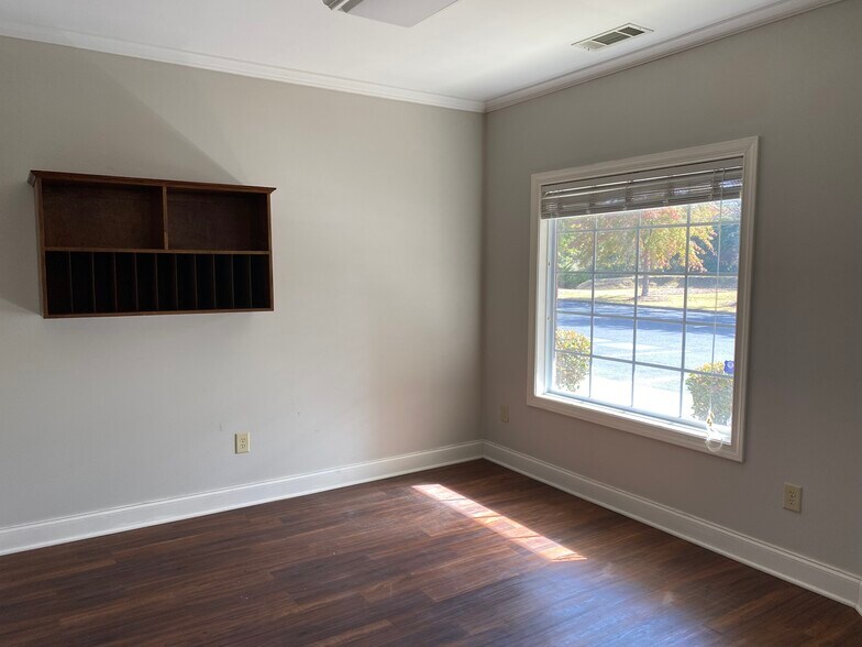 More Photos Of 5655 Lake Acworth Dr NW, Acworth Medical For Lease