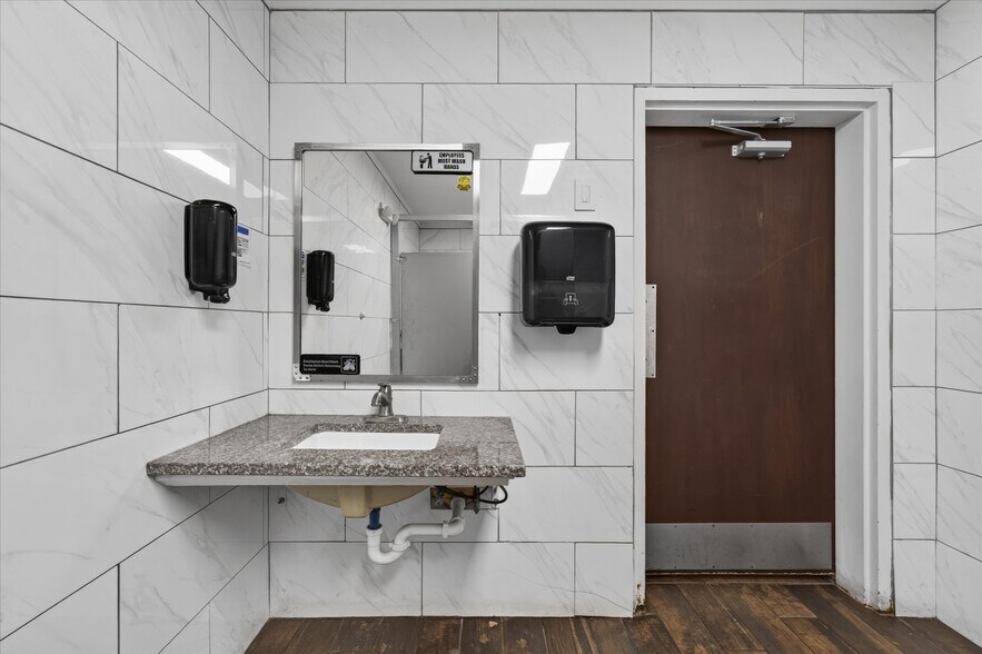 More Photos Of 4000 Fort Campbell Blvd, Hopkinsville Restaurant For Sale