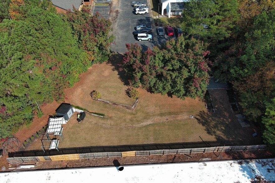 More Photos Of 625 Hembree Pky, Roswell Flex For Sale