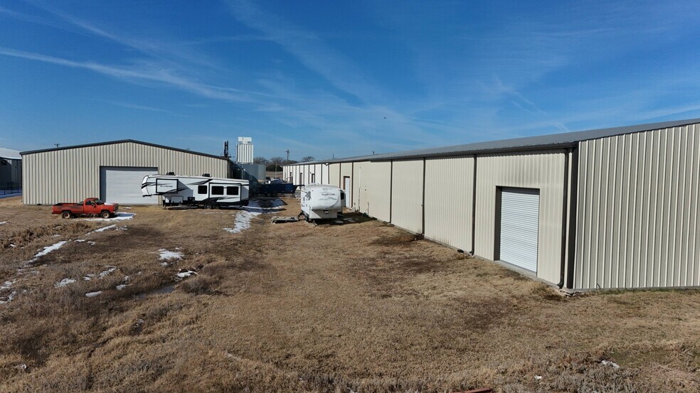 More Photos Of 12699 S Interstate 35, Valley View Warehouse For Sale