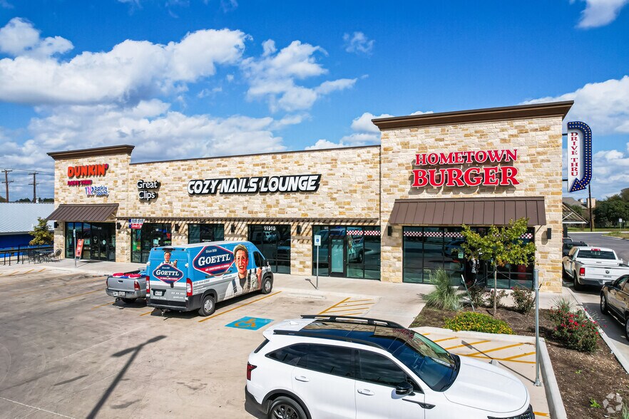 More Photos Of 11900 Blanco Rd, San Antonio General Retail For Lease
