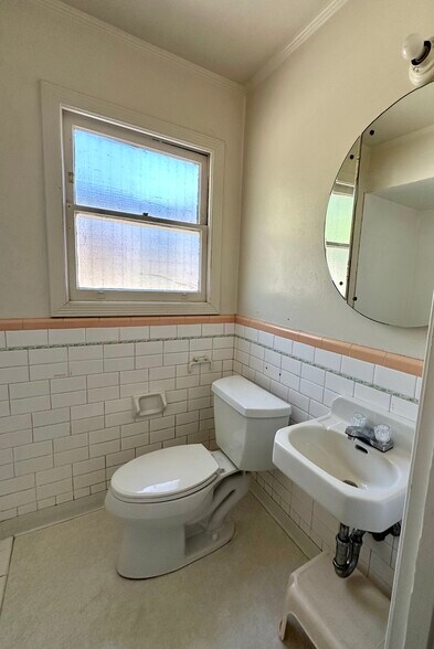 More Photos Of 2062 Washington Ave, San Leandro Apartments For Sale