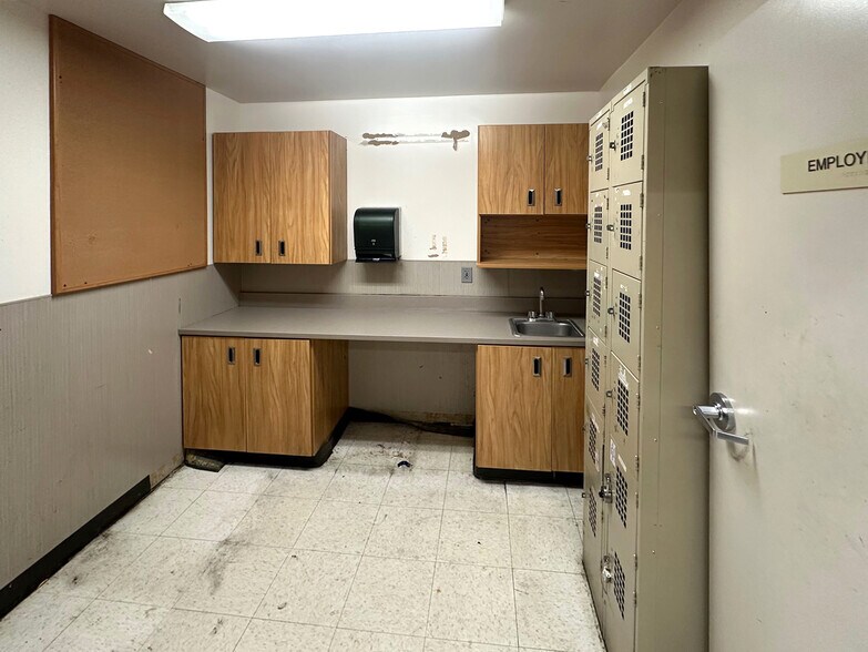 More Photos Of 411 Harris St, Eureka General Retail For Lease