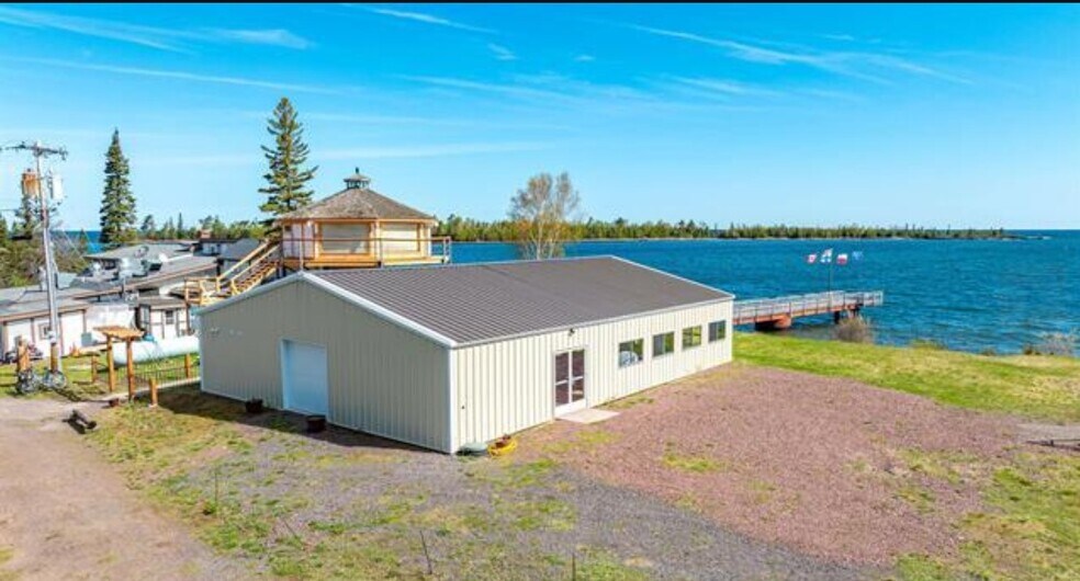 More Photos Of 77 Brockway Ave, Copper Harbor Restaurant For Sale