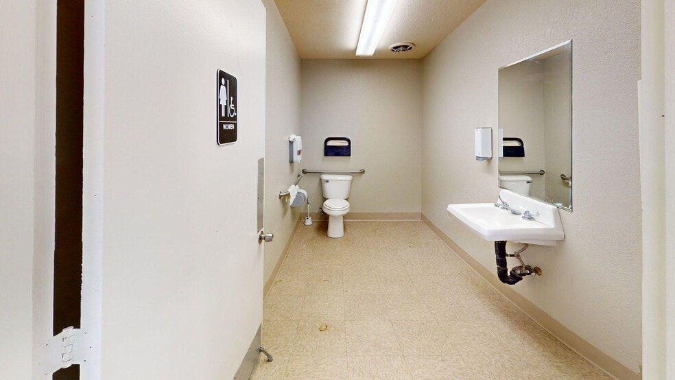 More Photos Of 13722 S Harvard Pl, Gardena Industrial For Lease