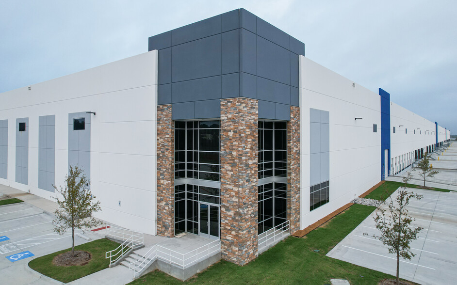 Primary Photo Of 950 N IH-45, Hutchins Distribution For Lease