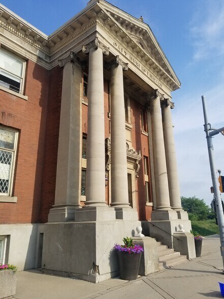 More Photos Of 34 Water St N, Cambridge Office For Lease