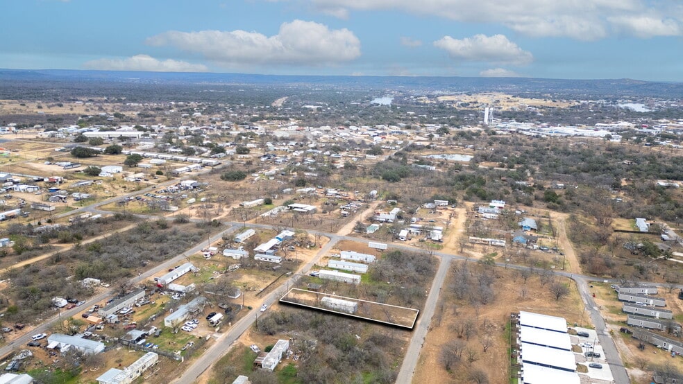 More Photos Of 919 Austin St, Kingsland Flex For Sale