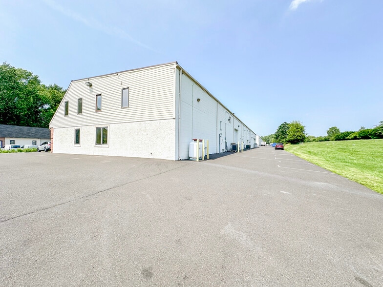 More Photos Of 406 E Pennsylvania Blvd, Feasterville Trevose Light Distribution For Lease