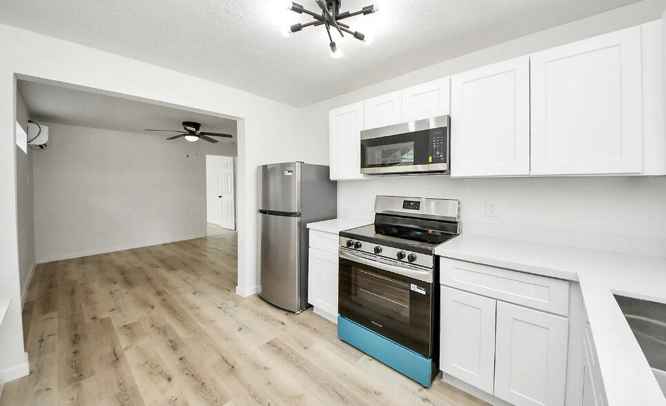 More Photos Of 7301 Sherman St, Houston Apartments For Sale