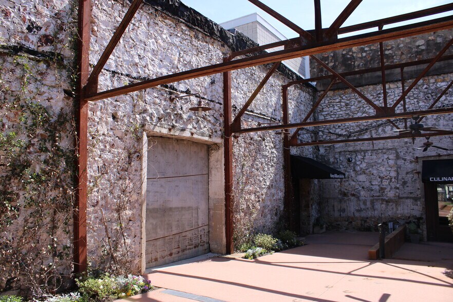 More Photos Of 500 Ouachita Ave, Hot Springs National Park Storefront Retail Office For Sale