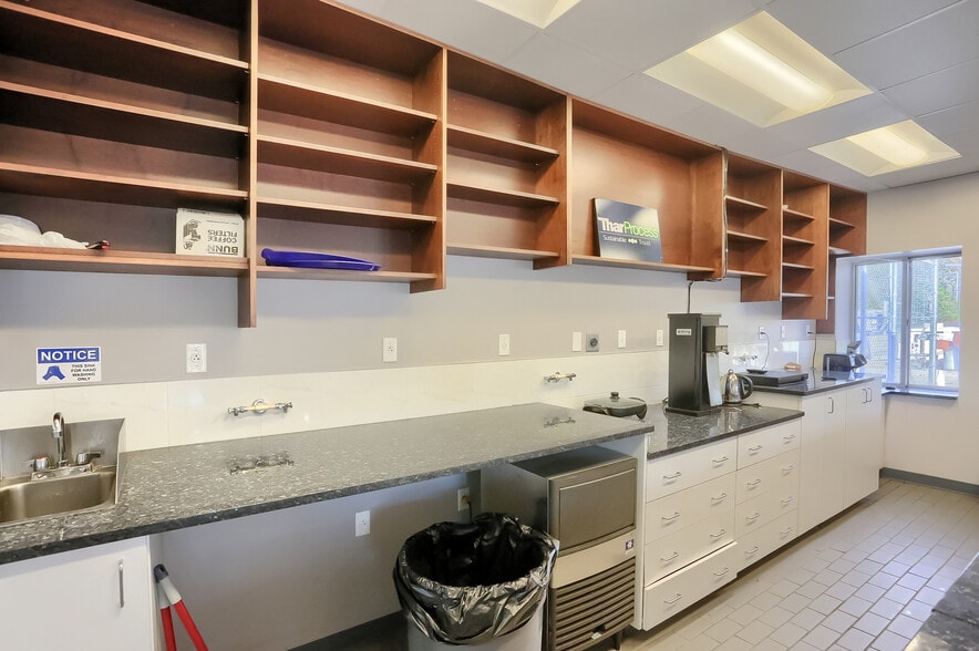 More Photos Of 150 Gamma Dr, Pittsburgh Light Manufacturing For Lease