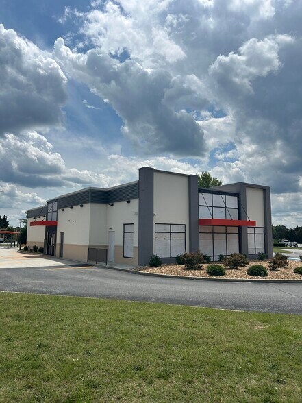 Primary Photo Of 1466 Woodruff Rd, Greenville Fast Food For Sale