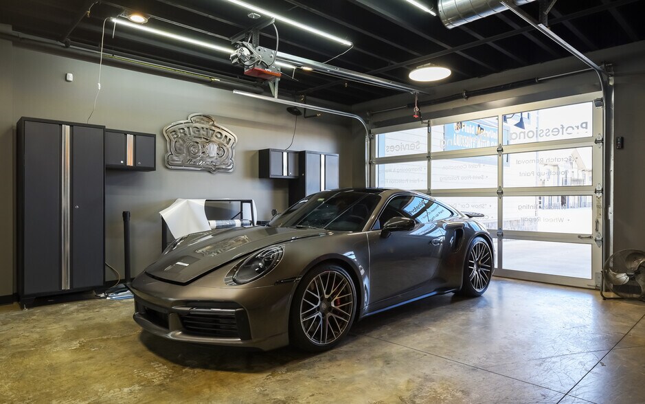 More Photos Of 2108-2260 Ferry Rd, Naperville Showroom For Sale