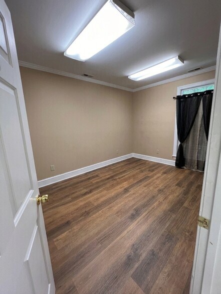 More Photos Of 4922-4948 Windy Hill Dr, Raleigh Office For Lease