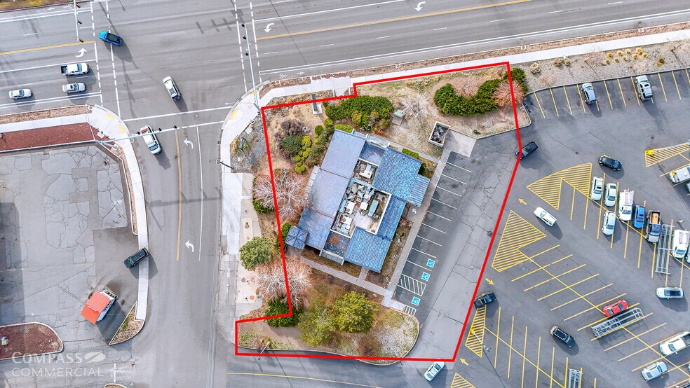 More Photos Of 30 NE Bend River Mall Dr, Bend Restaurant For Lease