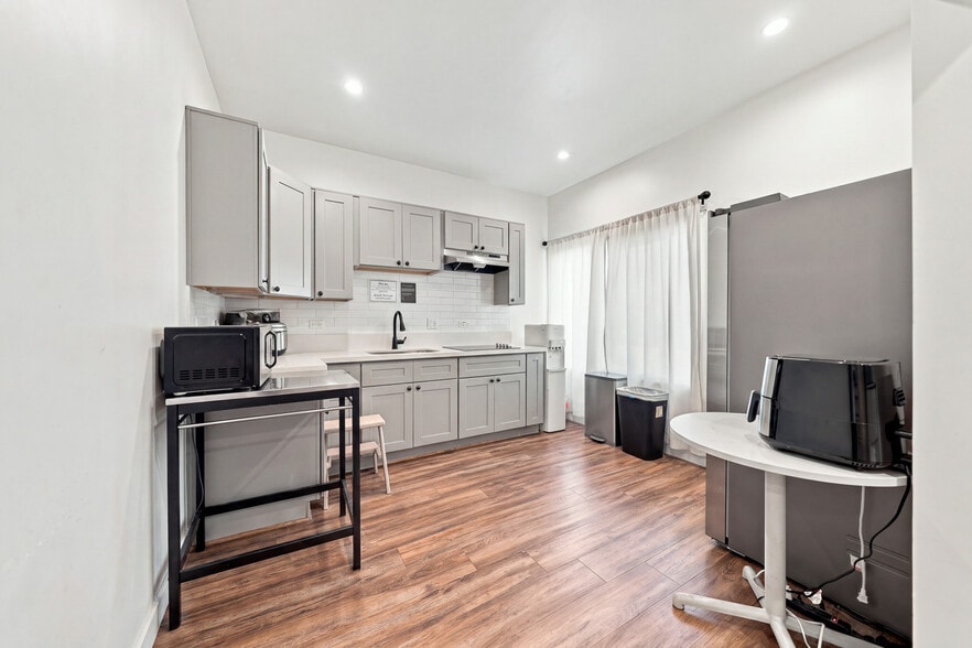 More Photos Of 939 S Wilton Pl, Los Angeles Apartments For Sale