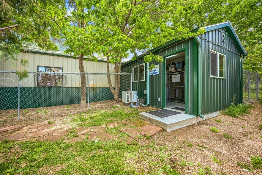 More Photos Of 1335 S Kio St, Watkins Veterinarian Kennel For Sale