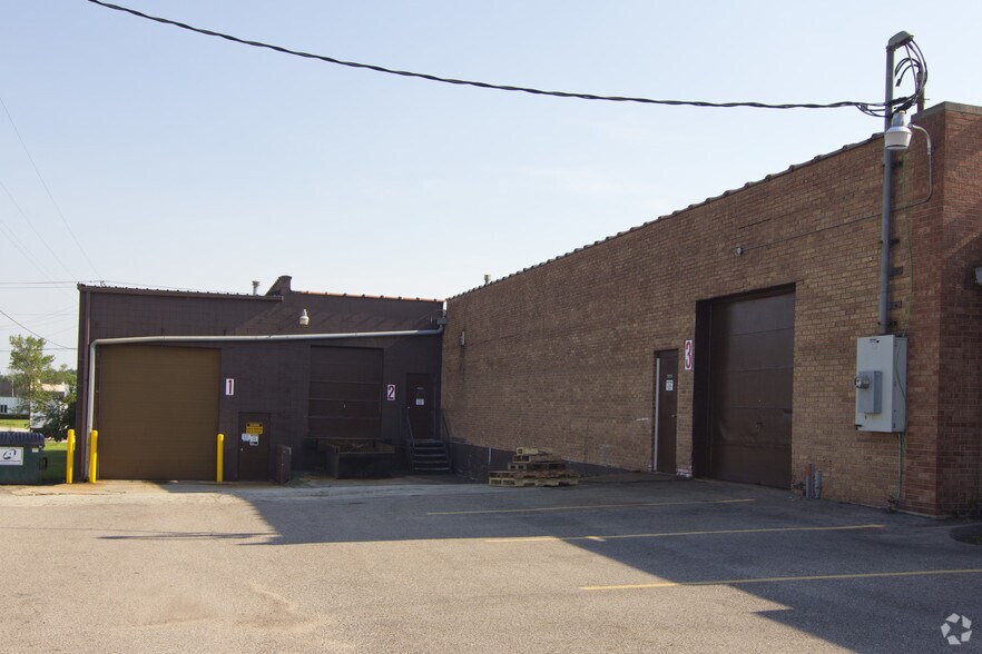 More Photos Of 5055 26th Ave, Rockford Light Manufacturing For Lease