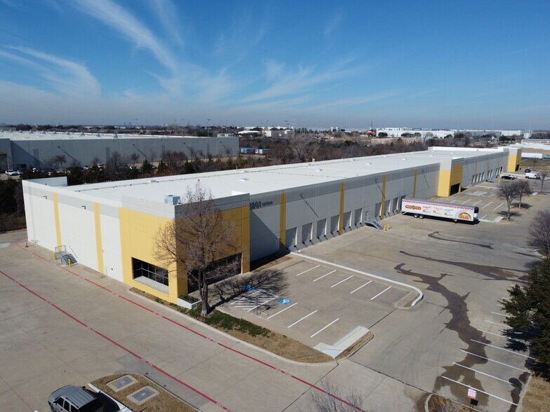 More Photos Of 5201 Catron Dr, Dallas Distribution For Lease