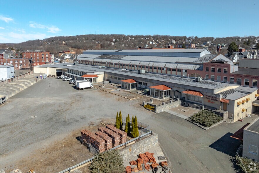 More Photos Of 730 N Main St, Waterbury Warehouse For Lease