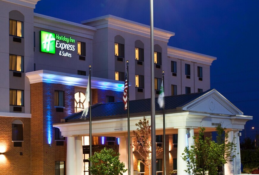 Primary Photo Of 200 S Mannheim Rd, Hillside Hotel For Sale