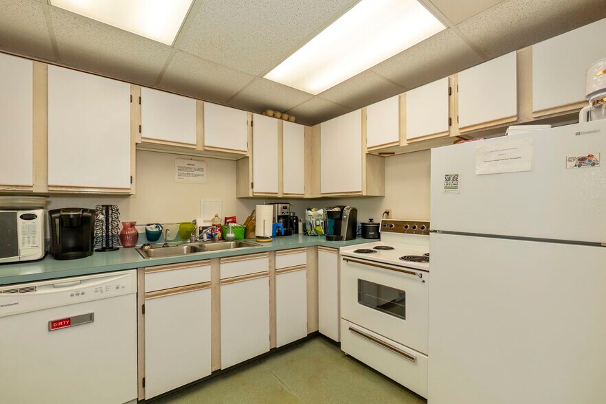 More Photos Of 104 Tremont Ave, Port Orchard Medical For Sale