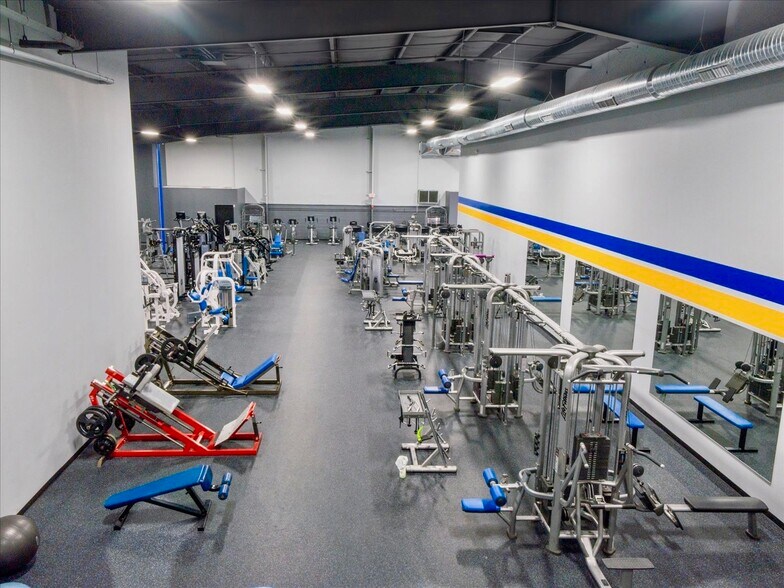 More Photos Of 465 W Commercial St, East Rochester Warehouse For Lease