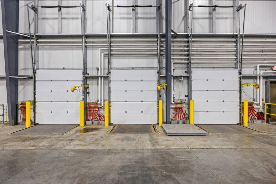 More Photos Of 80 Davis Pky, Clyde Warehouse For Sale