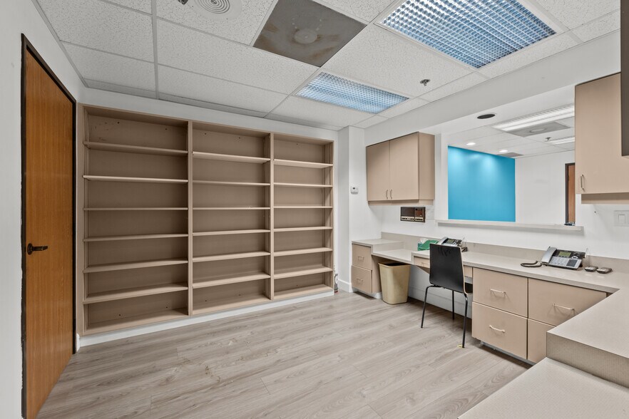 More Photos Of 44215 15th St W, Lancaster Medical For Sale