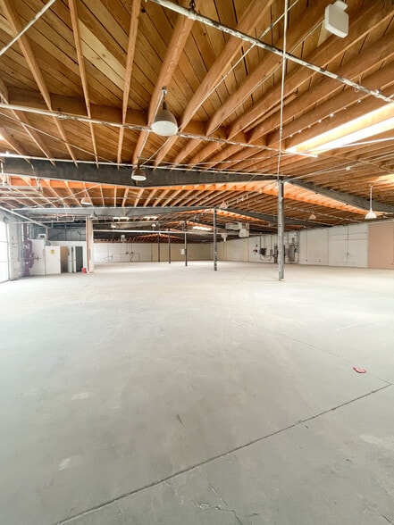 More Photos Of 1110 Seward St, Los Angeles Unknown For Lease