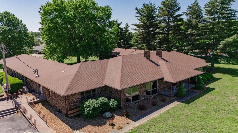 More Photos Of 807 N Briarwood Dr, Bolivar Assisted Living For Sale