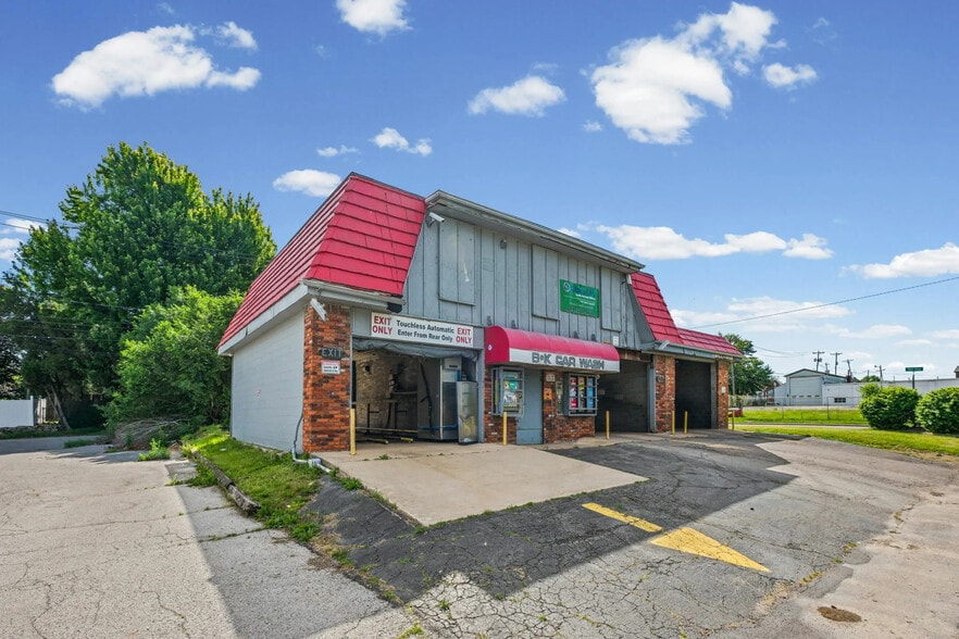 Primary Photo Of 3562 Lagrange St, Toledo Carwash For Sale