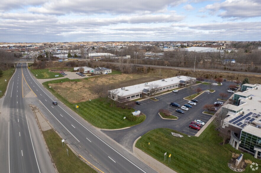 More Photos Of 3230 Broadmoor Ave SE, Grand Rapids Office For Sale