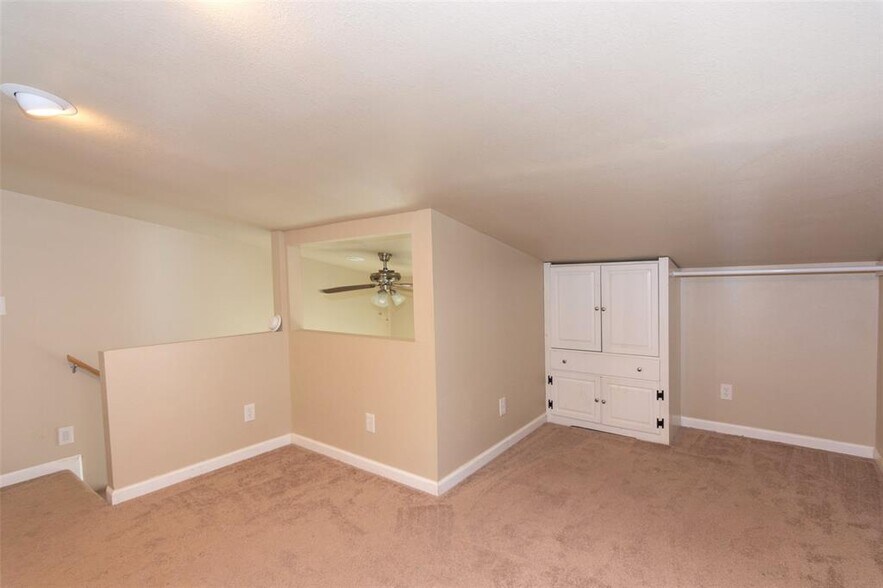 More Photos Of 30303 Ranch Road 12, Dripping Springs Office For Lease
