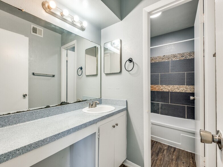 More Photos Of 911 W Wheatland Rd, Dallas Apartments For Sale