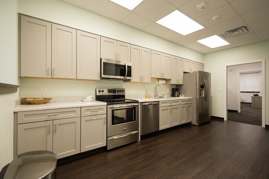 More Photos Of 190 Tenby Chase Dr, Delran Office For Lease