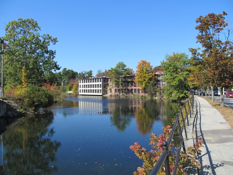 More Photos Of 322 W Main St, Tilton Storefront Retail Office For Lease