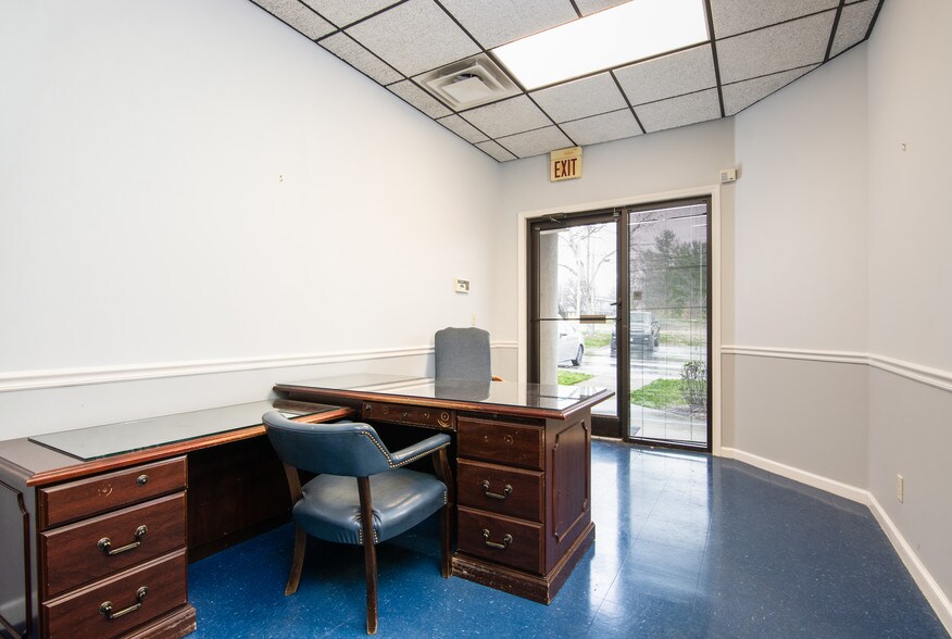 More Photos Of 130 Seaboard Ln, Franklin Flex For Lease