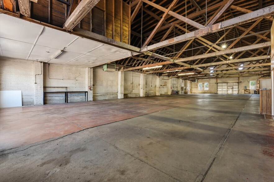 More Photos Of 201 N 2nd St, Raton Auto Repair For Sale