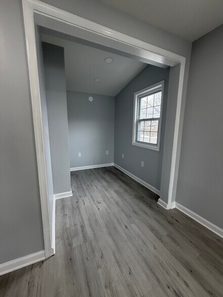 More Photos Of 13801 Brandywine Rd, Brandywine General Retail For Lease