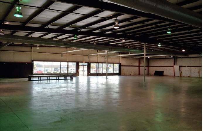 More Photos Of 1905 Central Pky, Decatur Showroom For Lease