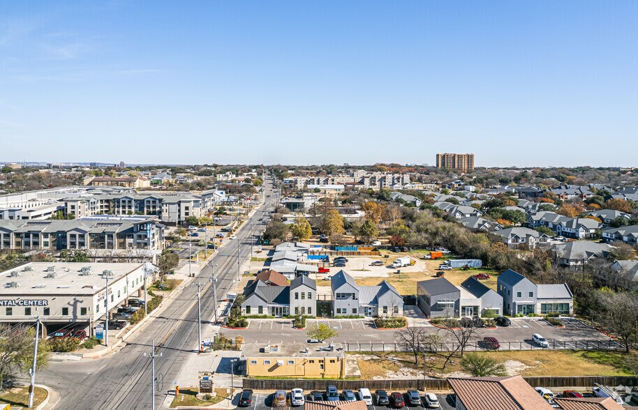 More Photos Of 366 W Sunset Rd, San Antonio Office For Lease