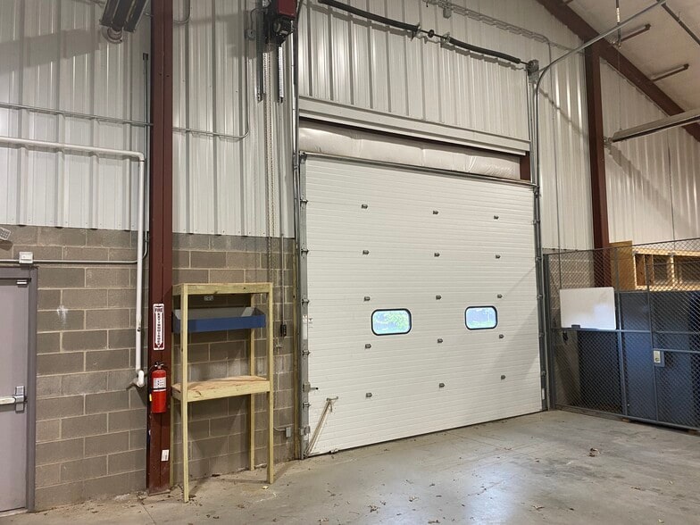 More Photos Of 135 Fedex Way, Rochester Light Distribution For Lease