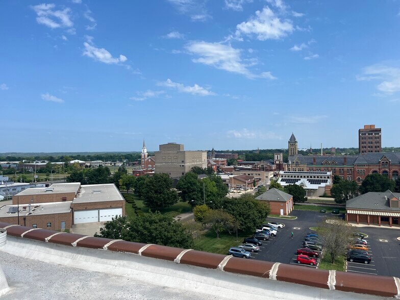 More Photos Of 300 S Center St, Springfield Manufacturing For Sale
