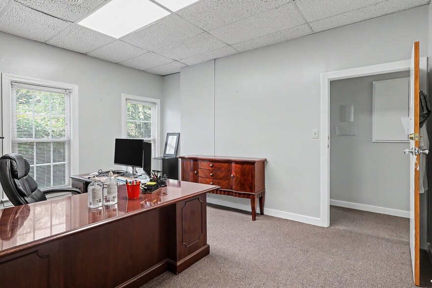 More Photos Of 8407 Richmond Hwy, Alexandria Storefront For Sale
