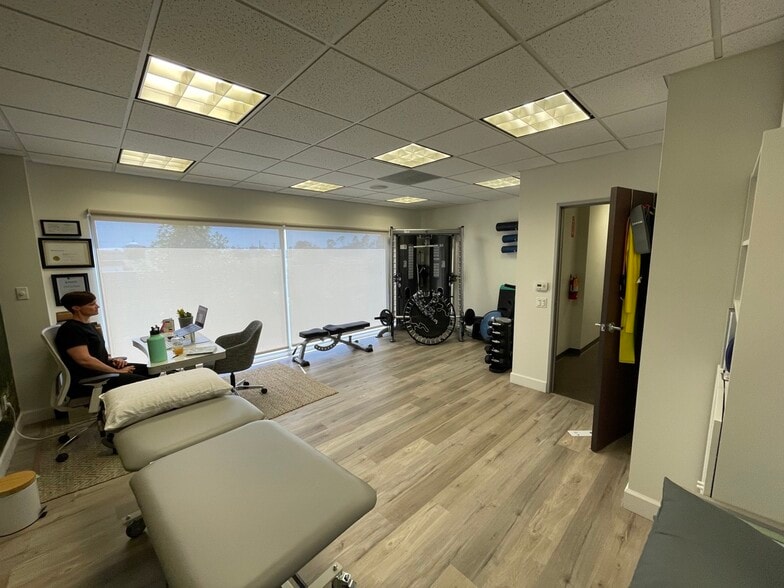 More Photos Of 2314 Newport Blvd, Costa Mesa Office For Lease